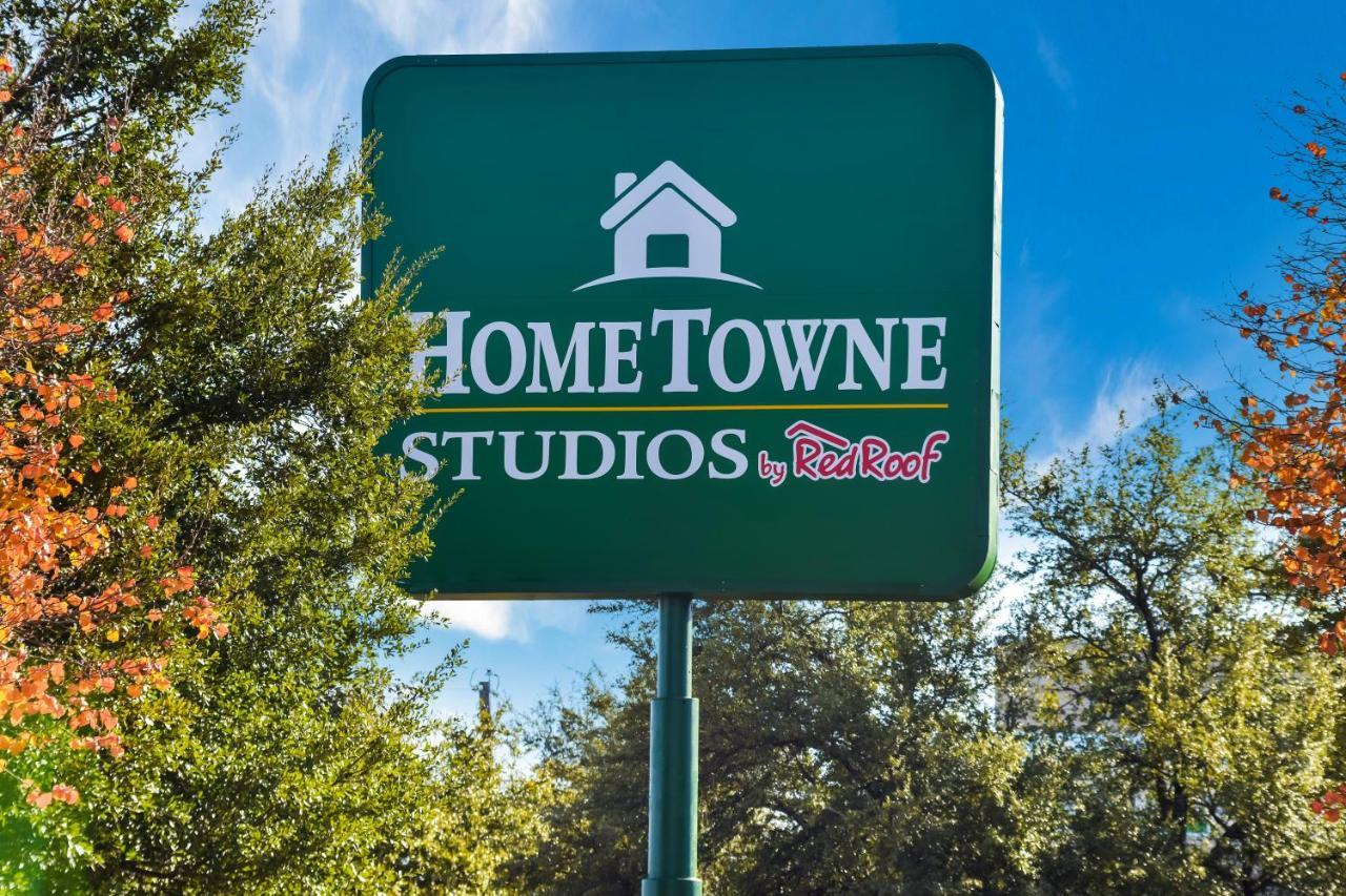 HomeTowne Studios by Red Roof Dallas - North Addison - Tollway Exterior foto