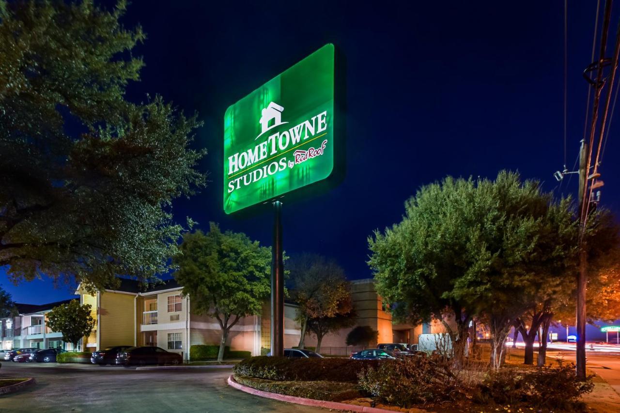 HomeTowne Studios by Red Roof Dallas - North Addison - Tollway Exterior foto