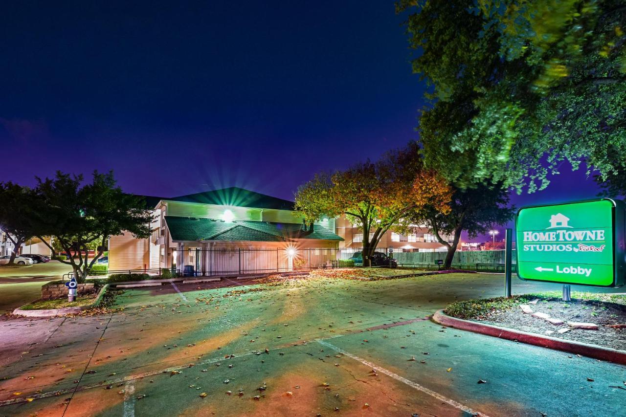 HomeTowne Studios by Red Roof Dallas - North Addison - Tollway Exterior foto
